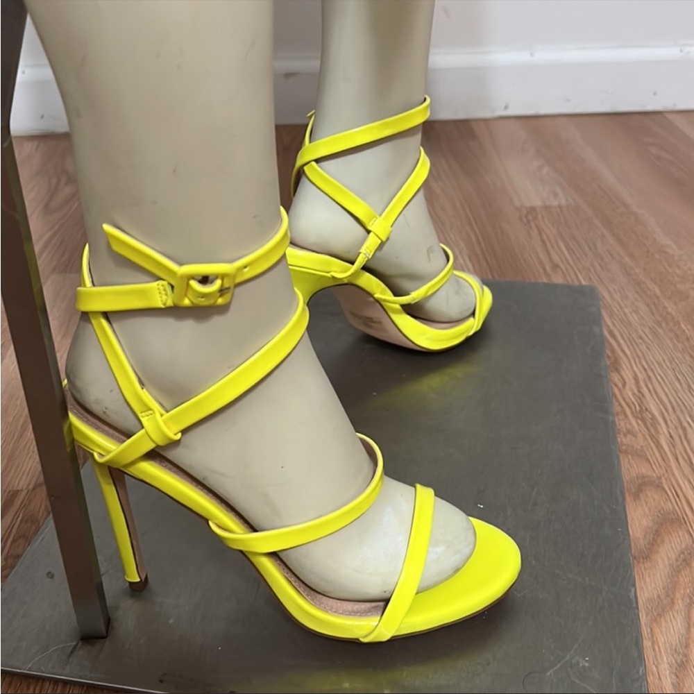 Final price drop❌NEW Olivia ferguson neon yellow heels